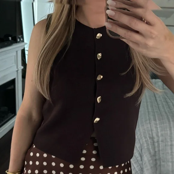 Old Money Solid Brown Sleeveless Button Down Top with Gold Buttons - Picture 3 of 8